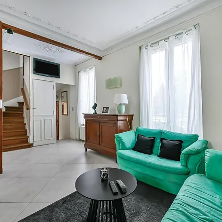Дом отдыха L'ecrin Parisien - Proche Paris - 10 Pers